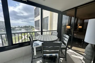 Image de Modern Condo! Beach Access, Shared Pools, and Activities! Gulf and Bay Club D409