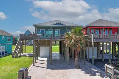 Image de A Reel Nauti: 3 Br, 2. 5 Ba House in Crystal Beach, Sleeps 14