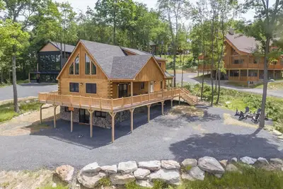 Image de Mystic Mountain Manor: Dogs Welcome, Lake Area, Hot Tub!