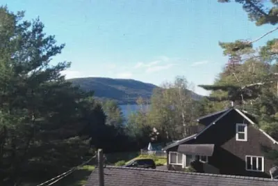 Image de Lake George 6 Bedroom Home lake access