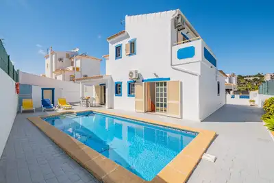 Image de Villa Nina - Marina Waves & Poolside Bliss