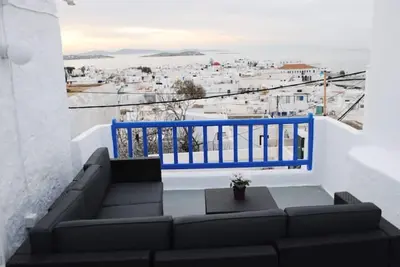 Image de Elenita’s Town House with veranda and sea view