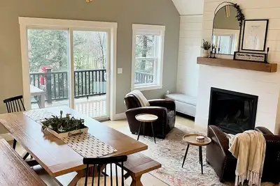 Image de Modern family-friendly home with private beach access on Newfound Lake