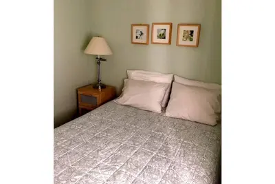 Image de Bright, Clean 1br with Old World Charm