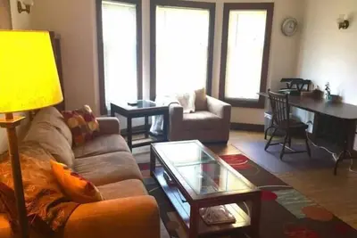 Image de Large 1-Br Apartment with Old World Charm