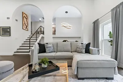 Image de Luxury pool home near the beach!