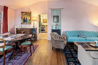 Image de Broncos Basecamp: Easy access to Mile High Stadium and Downtown. Pet-friendly!