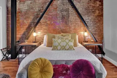 Image de A Little City, A Little Trippy! Dt w/ Free Parking