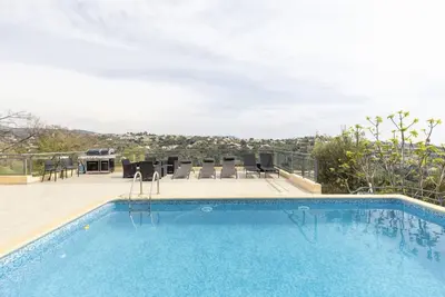 Image de Villa Spacieuse avec Piscine proche de la Promenade Des Anglais