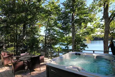 Image de 3 Sandy Beachfront Cabins & Hot Tub on Beautiful Spider Lake - Betty's Hideout