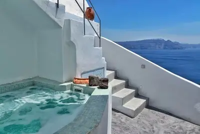 Image de Gorgeous Santorini Villa | 1 Bedroom | Villa Felicitous | Private Hot Tub & Stunning Caldera Views | Oia