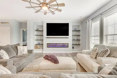 Image de Private Beach & Deck: Bayfront Home in Hayes!