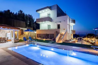 Image de Modern Villa set in a Natural Area - Mountain & Sea Views, A/C, Private Pool, 10mins from Rethymno!