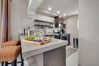 Image de Beachside! Casa City Vibe, New & Steps from Ocean!