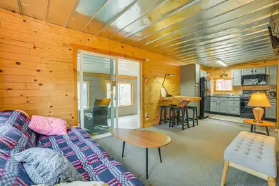 Image de Oscoda Cabin w/ Charcoal Grill: Walk to Lake Huron