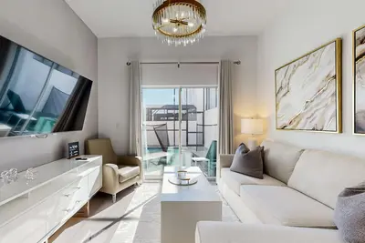 Image de Two-story townhouse with private pool, screened lanai, washer/dryer