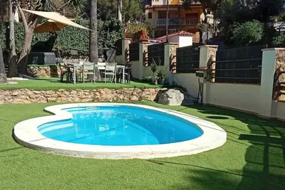 Image de Villa 'La Mora and Pool Oasis' avec vue sur la mer, Wi-Fi et climatisation