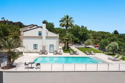 Image de Maison de vacances privée avec climatisation, Wifi, piscine privée, Tv, terrasse, vue panoramique