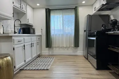 Image de Charming Guest House in East Sac