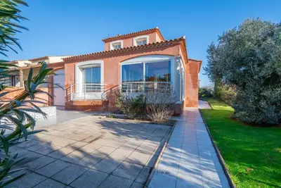Image de Maison des Pins Parasol by Interhome