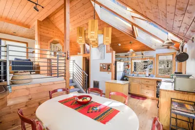 Image de Cozy Ski Cabin - Downtown along Creek - Private Hot Tub