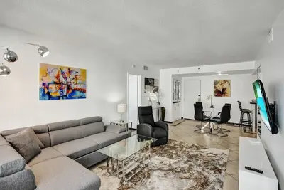 Image de High floor Oceanview condo 1506