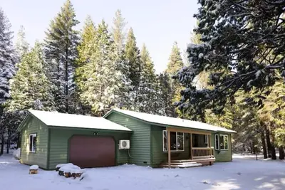 Image de Lassen\/McCumber Lake Luxury Cabin with Hot Tub