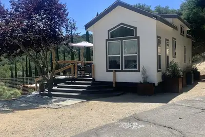 Image de Private and Cozy Tiny Home nestled up in the trees of the Westside of Atascadero