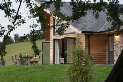 Image de Beautiful cottage in idyllic countryside setting