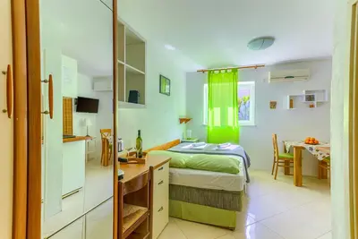 Image de Studio with shared garden, 3 min walk to the beach