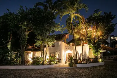 Image de Casa Hortencias, 3 Bedroom Private Pool Home on the hill above Romantic Zone - M