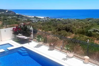 Image de 4br Luxury Living with Breathtaking Ocean Views
