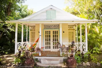 Image de Frangipani Cottage at Balenbouche Estate, on 70 acres of beachfront property