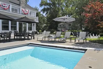 Image de Lamb Guest | Private Pool, Hot Tub, Cabana, Outdoor Chess, Dogs | Near Lake Mi