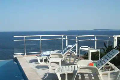 Image de Villa Balcon Sur La Mer - 100m2 - 4 Etoiles – Piscine 50m2 - Parking Cloture.