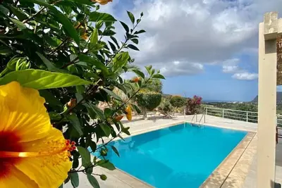 Image de Mountain side oasis with view and pool