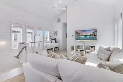 Image de Coastal charm meets modern comfort in this exquisite 3bd/2ba beach home!