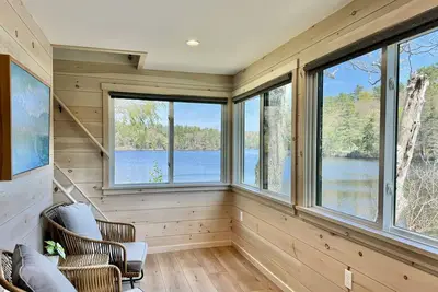 Image de Artistic Cottage on Knickerbocker Lake with kayaks