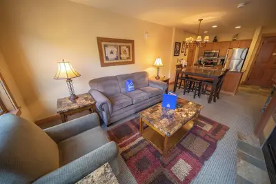 Image de Beautiful Unit Easy Walk To the Slopes!