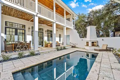 Image de Designer Home 200 Yards to the Beach, with Private Heated Pool, Gourmet Kitchen