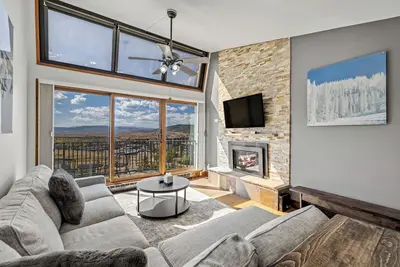 Image de Bronze Tree 604 | Top-Floor Condo with Slope side Views and; Ski-In Access