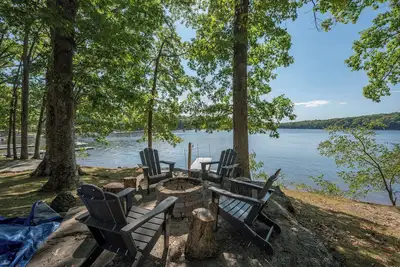 Image de Stunning Deep Creek Lakefront w/ Hot Tub & Dock