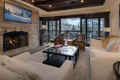 Image de Walk to Chair 6 + Mountain Views | Chalet Crevasse
