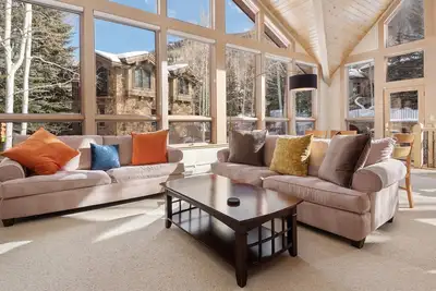 Image de Pool Table + Near Golf & Ski| Linksview Chalet South