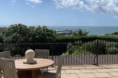 Image de Sea views & private terrace. Private Parking. 2 bed luxury flat. 5 min beach