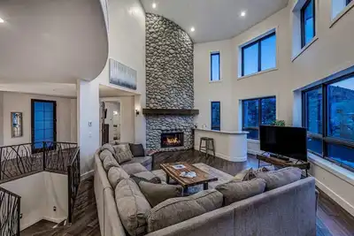 Image de $5m Luxury Waterfront Villa - 14 Mi to Aspen