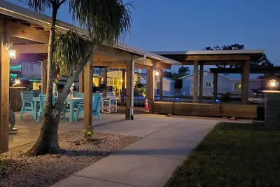 Image de Upscale 4 Bed/2 Bath, Inground Pool/Boat Dock April 2025/Intercoastal/2 Car Gar