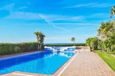 Image de Beachside Luxury
