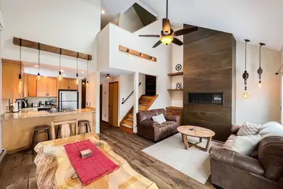 Image de Tuckerman's Retreat | Modern + Mt Washington Views