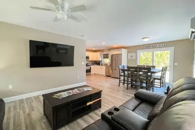 Image de Bridgton Bungalow | Brand New, Central & Spacious